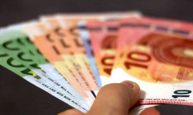 Επίδομα 800 ευρώ για επαγγελματίες και επιχειρήσεις: Ποιοι είναι οι δικαιούχοι - Πότε θα πληρωθούν 