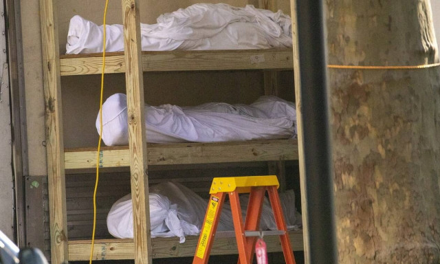 Σοκαρισμένοι στις ΗΠΑ: Τα θύματα του κορονοϊού ξεπέρασαν τους νεκρούς από τον πόλεμο του Βιετνάμ