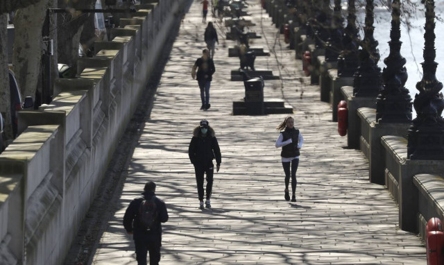 Κορονοϊός Βρετανία: 3.811 οι νέοι θάνατοι - Μέτρησαν για πρώτη φορά κέντρα φροντίδας - γηροκομεία