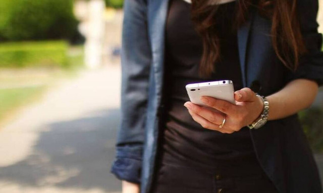 Πέθανε από κορονοϊό - «Πάγωσε» η γυναίκα του όταν άνοιξε το κινητό του