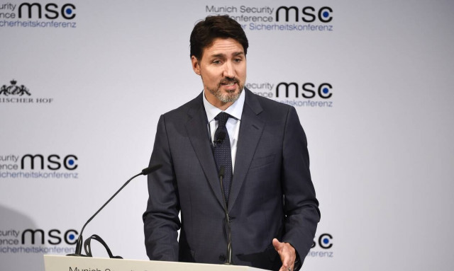 Τριντό: Μία νεκρή, πέντε αγνοούμενοι από τη συντριβή ελικοπτέρου στο Ιόνιο 