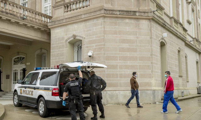 ΗΠΑ: Ένας άνδρας άνοιξε πυρ κατά της πρεσβείας της Κούβας στην Ουάσινγκτον