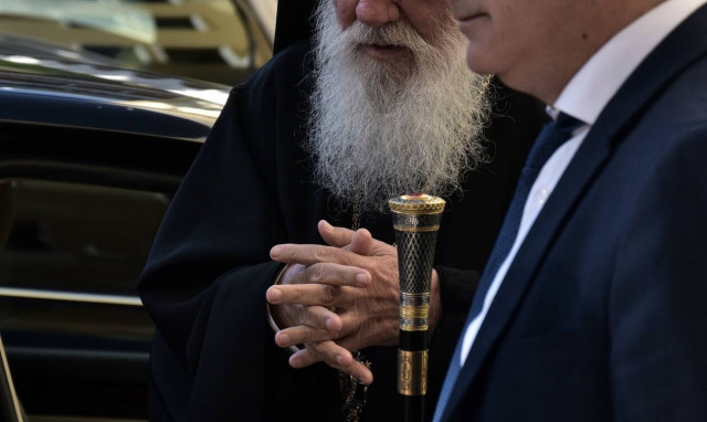 Κορονοϊός - Πρωτοφανείς εικόνες στην Ιερά Σύνοδο: Θερμομέτρηση και απολυμαντικά για τους ιεράρχες