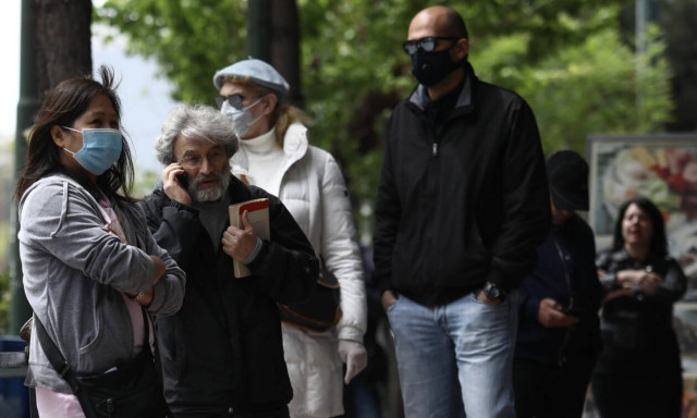 Κορονοϊός - Η μάσκα στη ζωή μας: Ποιοι, πότε και πώς πρέπει να τη φοράμε - Ο εκνευρισμός Τσιόδρα