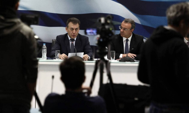 Κορονοϊός: Δείτε LIVE την κοινή συνέντευξη Τύπου Σταϊκούρα, Γεωργιάδη, Βρούτση για την οικονομία