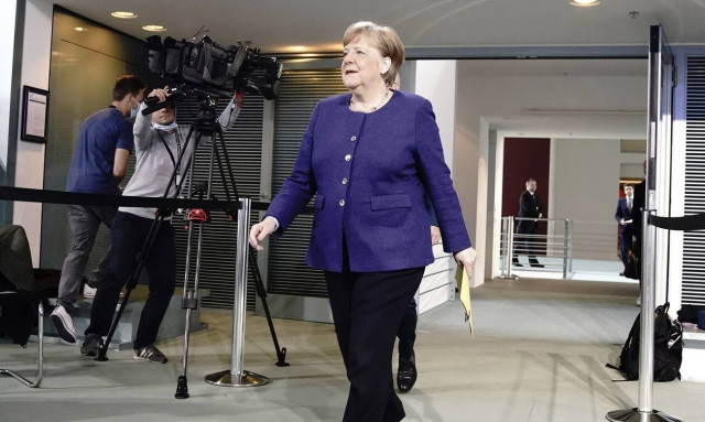 Κορονοϊός: Γιατί η Μέρκελ πήρε πίσω την απόφαση για το άνοιγμα των σχολείων - Ο ρόλος του δείκτη R0