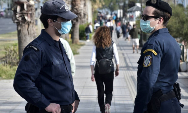 «Οι πολίτες δεν παραβιάζουν τα μέτρα, ακολουθούν υπεύθυνη στάση» - Τι αναφέρουν πηγές της ΕΛ.ΑΣ.