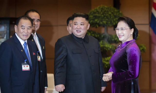 Διεθνή Μέσα: Ο Κιμ Γιονγκ Ουν ζει! Έκανε δημόσια εμφάνιση μετά από 20 μέρες