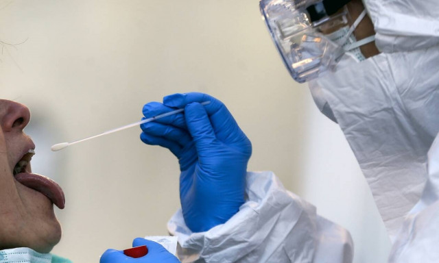 Κορονοϊός: Ποιοι θα έχουν προτεραιότητα για το τεστ - Τι εισηγήθηκαν οι επιστήμονες