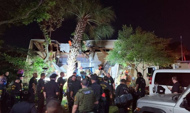 Συνετρίβη ελικόπτερο σε συγκρότημα κατοικιών - Τουλάχιστον δυο τραυματίες σε κρίσιμη κατάσταση