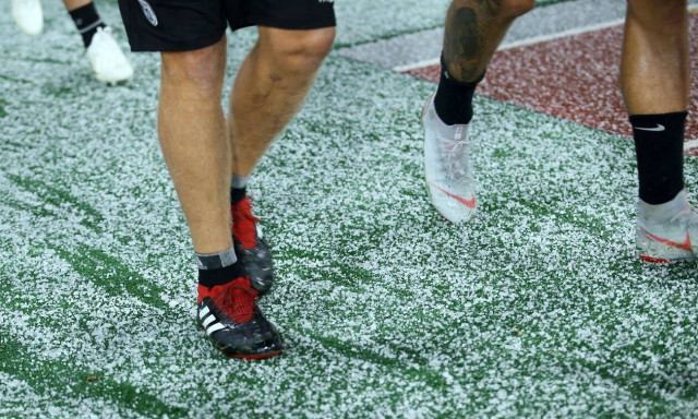 Απίστευτες εικόνες στην Ξάνθη: Μάζευαν το χαλάζι με το φτυάρι μια ανάσα πριν το καλοκαίρι