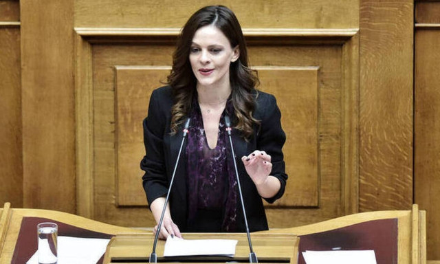 Αχτσιόγλου: Συνειδητή επιλογή να πληρώσουν την κρίση οι εργαζόμενοι 