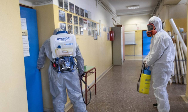 Επιστρέφουν οι καθηγητές σε γυμνάσια και λύκεια - Πότε θα ληφθούν οι αποφάσεις για τα δημοτικά