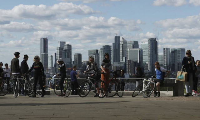 Κορονοϊός: Η Βρετανία προετοιμάζει μια διαδικασία άρσης της καραντίνας «σε φάσεις»