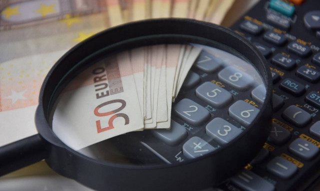 Επιστρεπτέα προκαταβολή: Ποιες επιχειρήσεις και πότε θα λάβουν 2.000-4.000 ευρώ