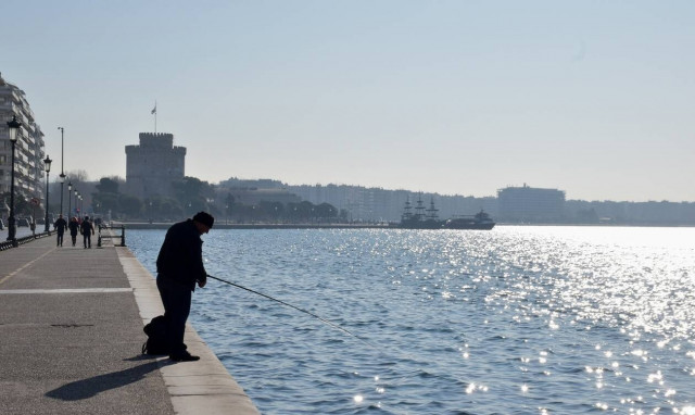 Άρση μέτρων: Τι θα ισχύει για ψάρεμα και κολύμπι στις πισίνες - Κανείς στα νησιά έως τις 18 Μαΐου