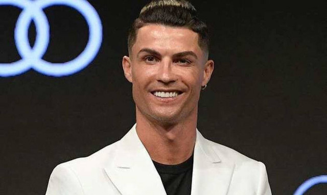 Συγκλονιστικό βίντεο: Παράλυτη Ιρανή ζωγράφισε το πορτραίτο του Κριστιάνο Ρονάλντο με τα πόδια της!