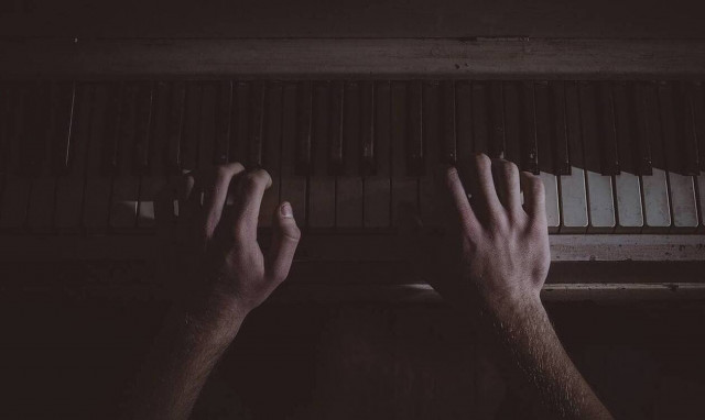 Θλίψη: Πέθανε πασίγνωστος μουσικός (pics)