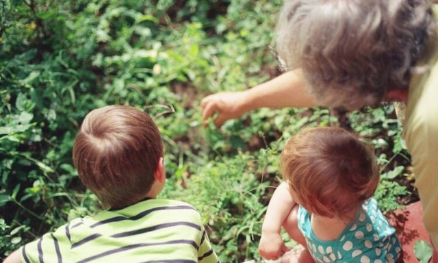 Γιορτή της μητέρας 2020: «Του παιδιού μου τα παιδιά» -  Η γιαγιά που μεγαλώνει τα εγγόνια της