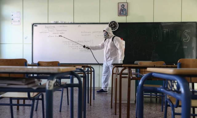 Σχολεία: Μεμβράνες, αποστάσεις ασφαλείας και εκδρομές τέλος - Έτσι θα επιστρέψουν οι μαθητές 