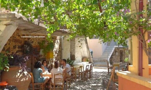 Αυτό το καφενεδάκι στη Χίο «τρελαίνει» κόσμο! Δείτε το λόγο...