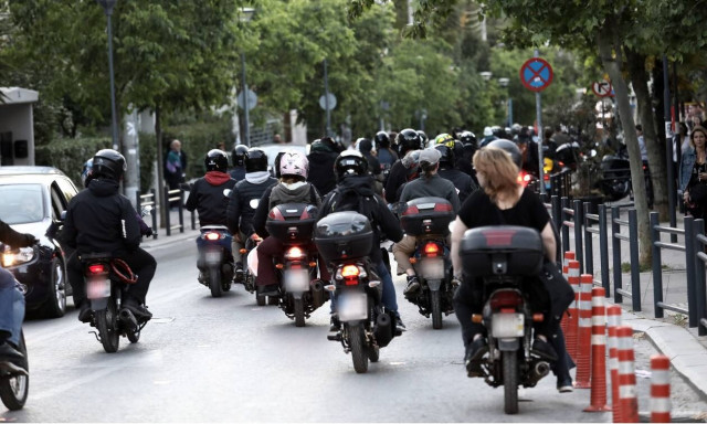 Της... πλατείας και σήμερα: Μοτοπορεία στην Αγ. Παρασκευή - Το αδιαχώρητο σε Ν. Σμύρνη και Λυκαβηττό
