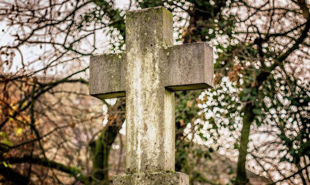 Έθαψε ζωντανή την παράλυτη μητέρα του – Τρεις μέρες μετά συνέβη το θαύμα