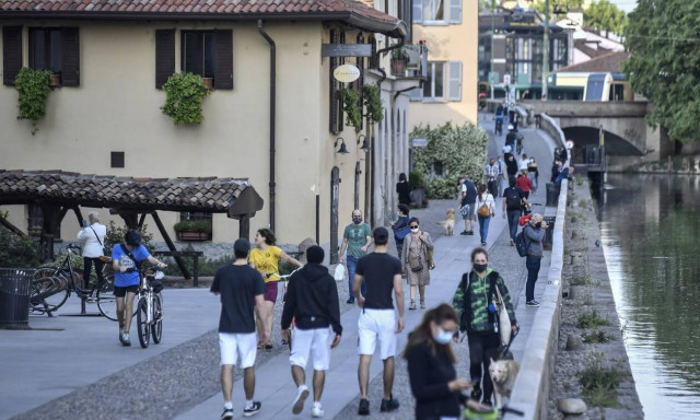 Κορονοϊός: Ναβίλι όπως... Αγία Παρασκευή - Χαμός στην αγαπημένη περιοχή των νέων του Μιλάνου (vid)