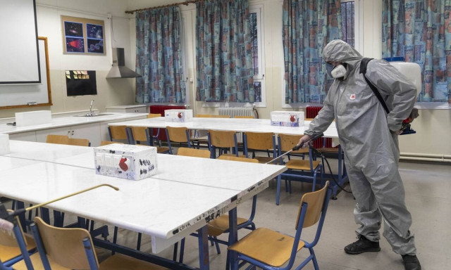 Ανοίγουν τα σχολεία: Τι θα γίνει αν υπάρξει ύποπτο κρούσμα; Το πρωτόκολλο του ΕΟΔΥ