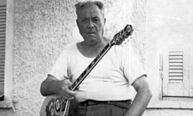 Σαν σήμερα γεννήθηκε ο ρεμπέτης, Μάρκος Βαμβακάρης