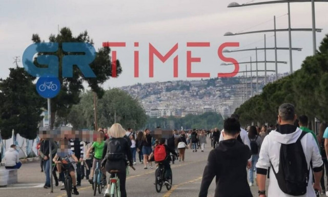 Άρση μέτρων: «Πλημμύρισε» με κόσμο η Νέα Παραλία Θεσσαλονίκης