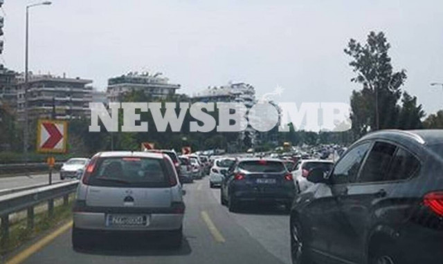 Κίνηση ΤΩΡΑ: Μποτιλιάρισμα στην παραλιακή - Ο κόσμος «ψήφισε» θάλασσα την Κυριακή