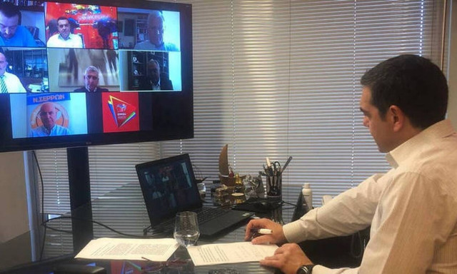 Ο Αλέξης Τσίπρας ρίχνει «γέφυρες» με την κοινωνία