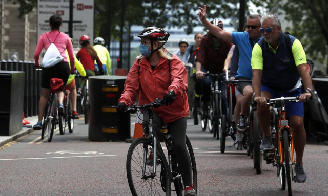 Κορονοϊός Βρετανία: Διευκρινίσεις από την κυβέρνηση για το νέο σλόγκαν «μείνετε σε εγρήγορση»