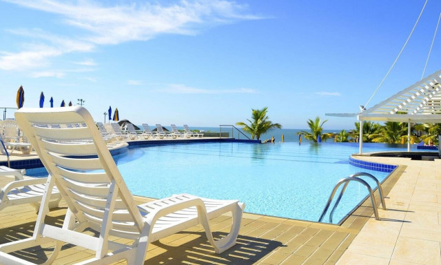 Επιστροφή στην κανονικότητα και στον τουρισμό: Όλο το σχέδιο για παραλίες, ξενοδοχεία, πισίνες