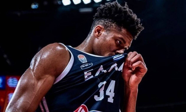 To μήνυμα του Γιάννη για τη Γιορτή της Μητέρας θα σε συγκινήσει (pics)