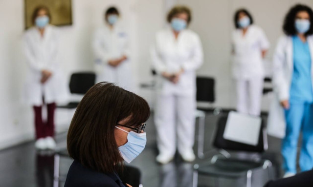 President Sakellaropoulou visits Evangelismos hospital