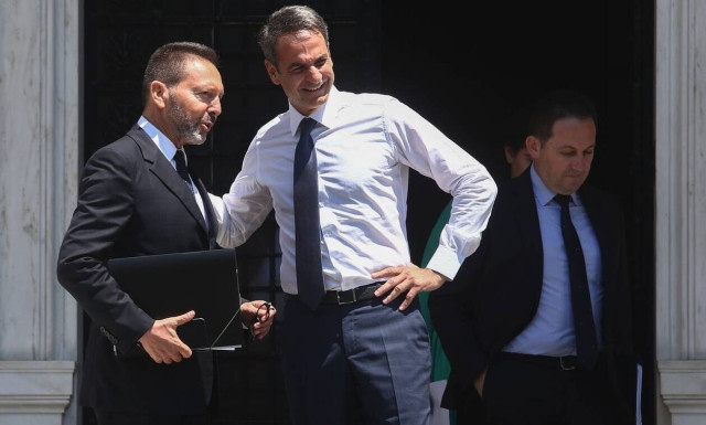 Gov't proposes renewal of Stournaras' term heading the Bank of Greece