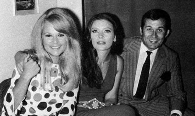 Βουγιουκλάκη - Καρέζη: Η φωτογραφία τους που δεν έχεις ξαναδεί!