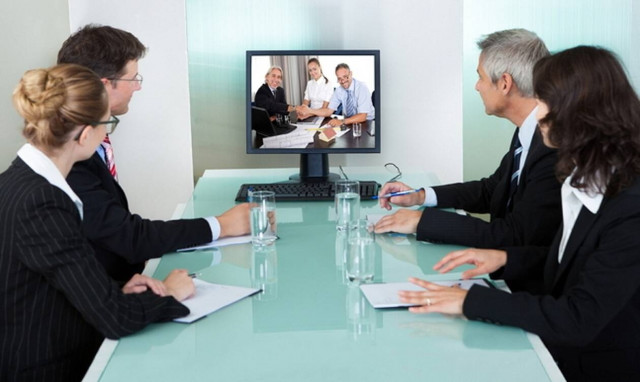 Χαμός σε τηλεδιάσκεψη: «Τα είδαν όλα» οι συμμετέχοντες – Αυτό δεν μπορούσαν να το φανταστούν! (pics)