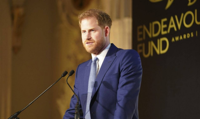 Δύσκολες ώρες για τον πρίγκιπα Χάρι: Ζορίζουν τα πράγματα