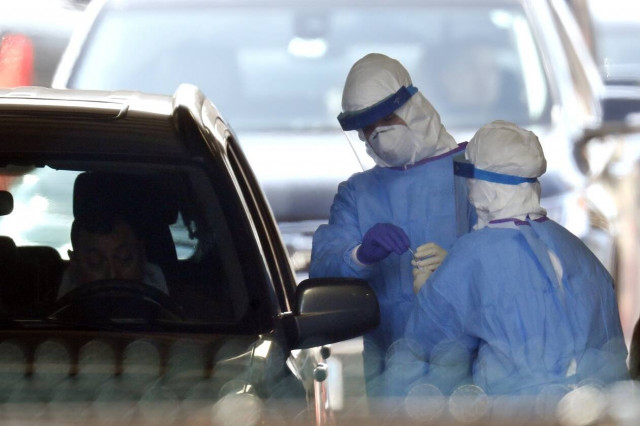 Οι επιστήμονες «εξετάζουν» την ανοσία στη χώρα μας - Κάτω από το 0,5% του πληθυσμού έχει νοσήσει