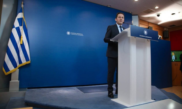 Στέλιος Πέτσας: Την Παρασκευή οι ανακοινώσεις για ταξίδια με αεροπλάνο, πλοίο και αυτοκίνητο