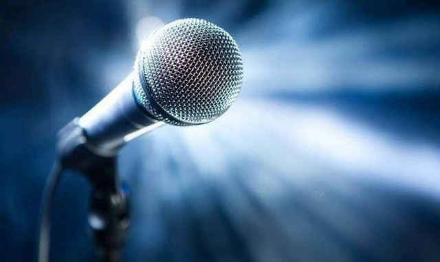 Έλληνας τραγουδιστής δηλώνει: «Δεν σκουπίζω και δεν σφουγγαρίζω - Είμαι άντρας παλαιάς κοπής» 