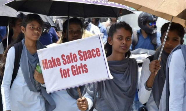 Φρίκη: Περισσότερα από 4 εκατ. ανήλικα κορίτσια αναγκάζονται να παντρευτούν λόγω κορονοϊού