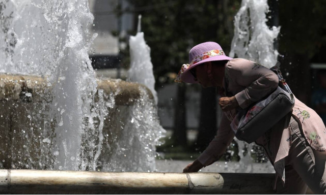 Κορονοϊός - Καιρός: Ποια η σχέση του καύσωνα με την πανδημία - ΤΙ αποκαλύπτει Έλληνας καθηγητής