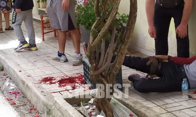 Πανικός στην Πάτρα: Μαχαιρώματα στη λαϊκή αγορά – Δύο τραυματίες