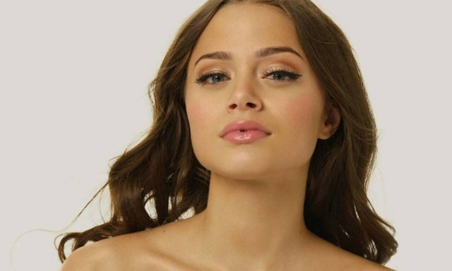 Eurovision 2020: Δείτε την εμφάνιση της Ελλάδας - Ξεχώρισε η Στεφανία με το Supergirl (vid)