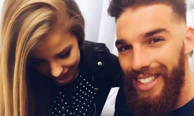 «Κόλαση»! Γυμνή στη μπανιέρα η σύντροφος ποδοσφαιριστή του Ολυμπιακού (pics)