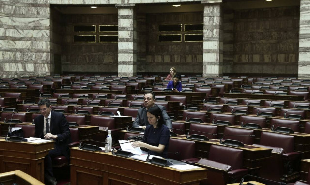 Θεσσαλονίκη: Επίθεση σε γραφείο βουλευτή της ΝΔ (pics)